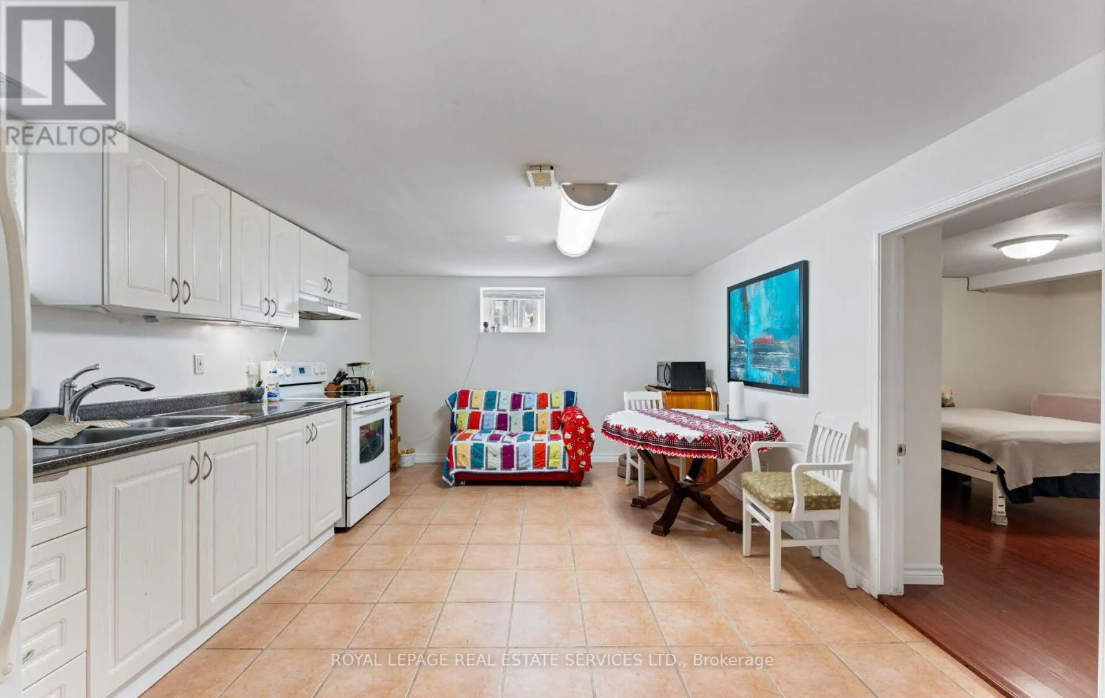 90 SILVERHILL DRIVE