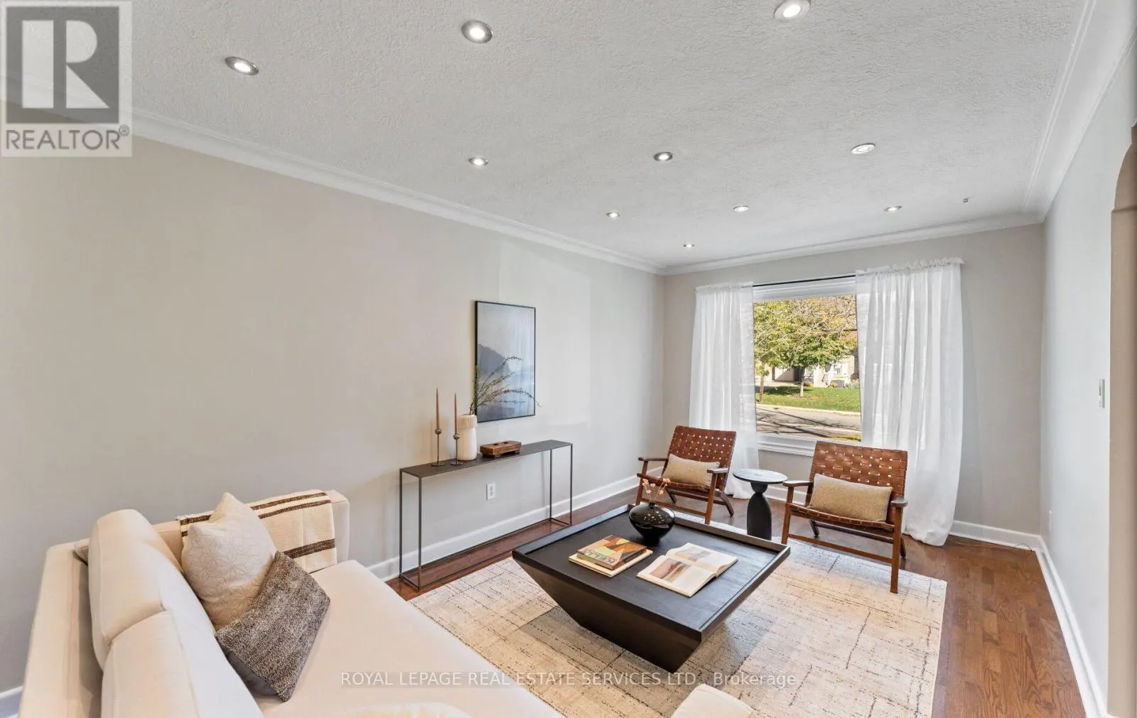 90 SILVERHILL DRIVE