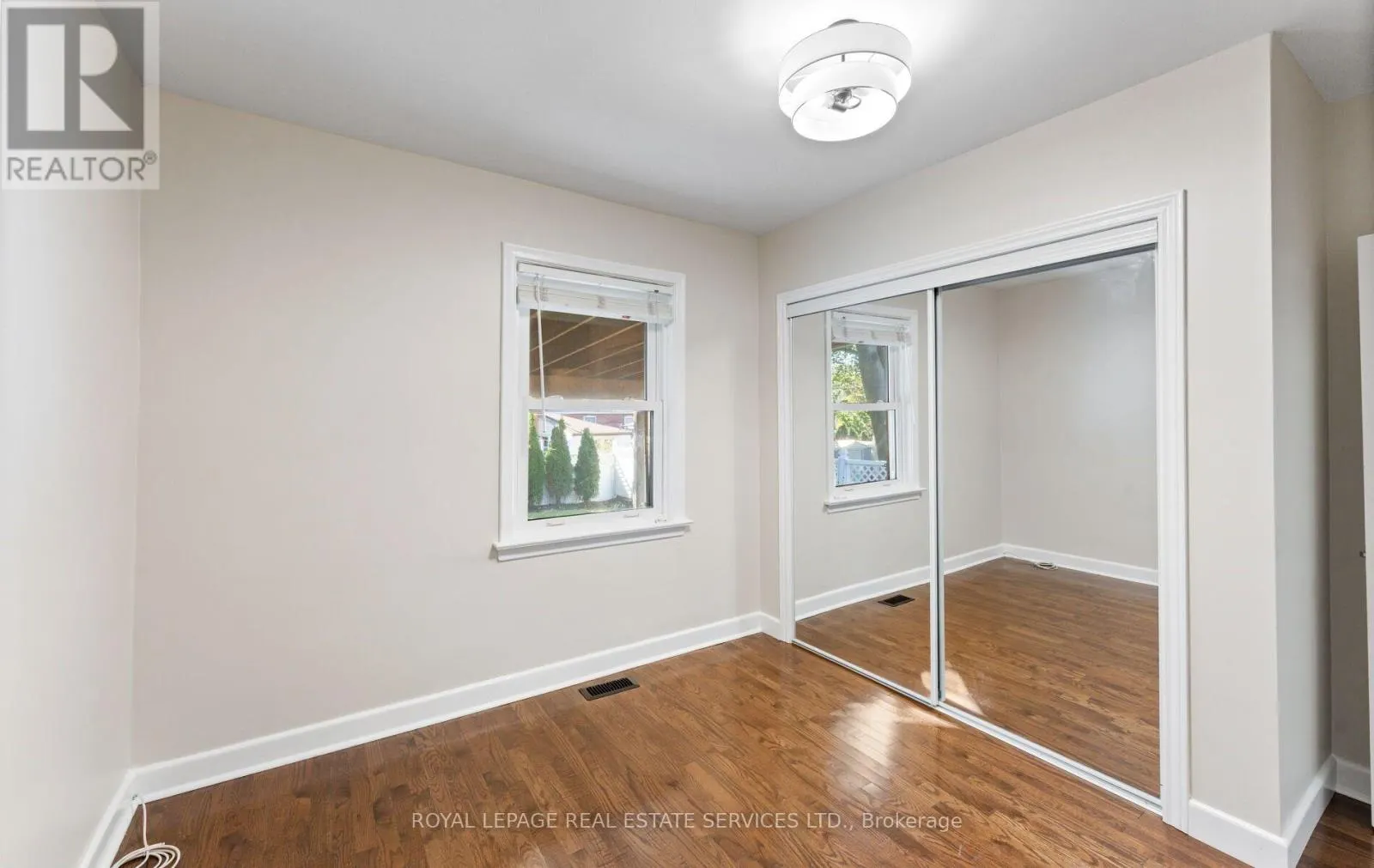 90 SILVERHILL DRIVE
