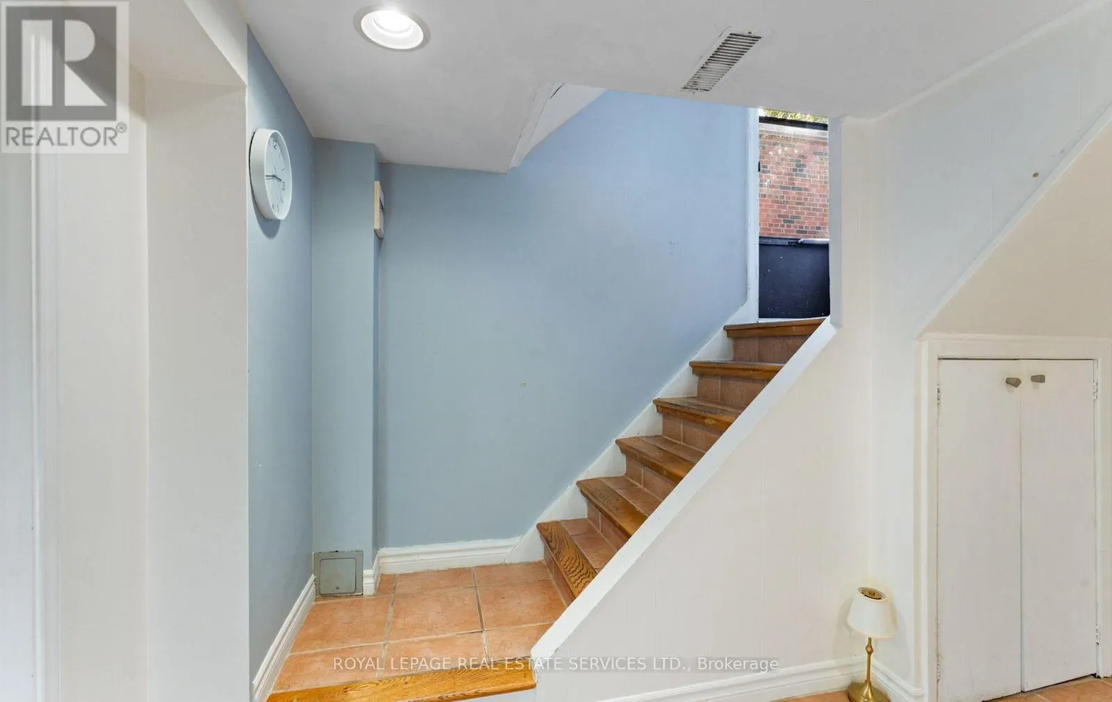 90 SILVERHILL DRIVE
