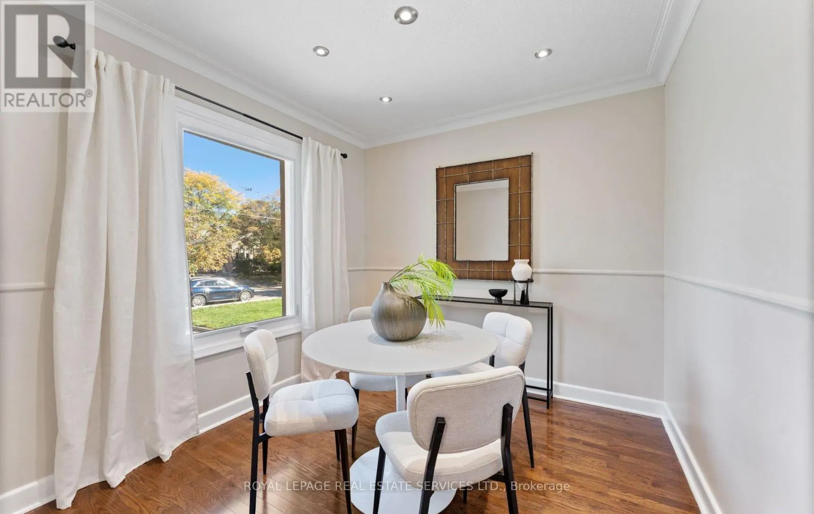 90 SILVERHILL DRIVE