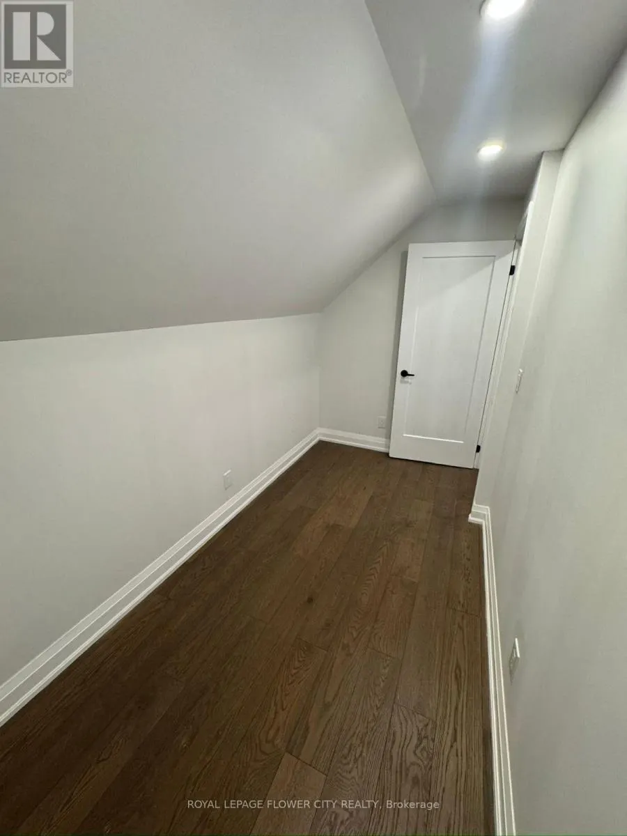 #UPPER - 414 PERTH AVENUE