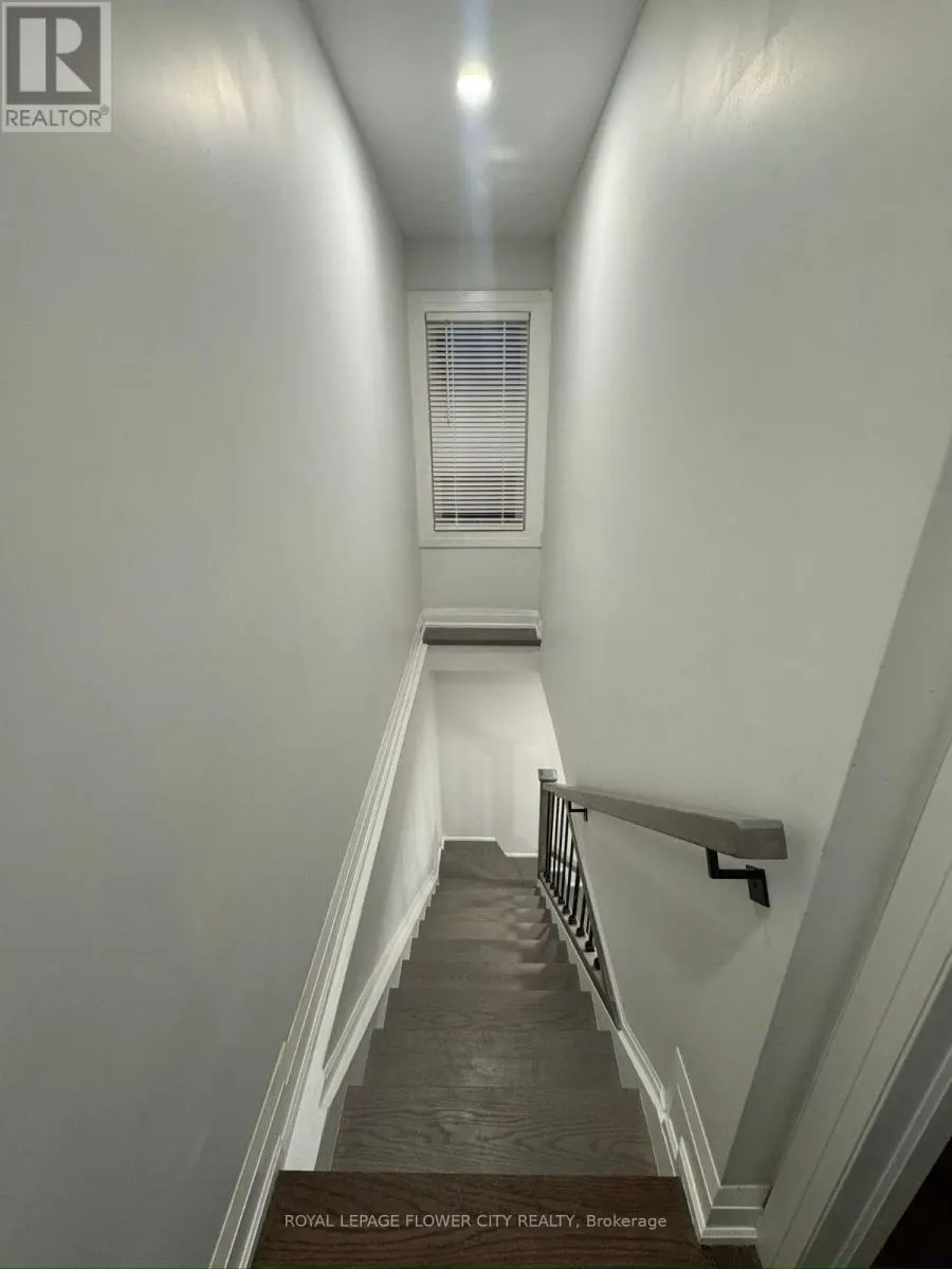 #UPPER - 414 PERTH AVENUE
