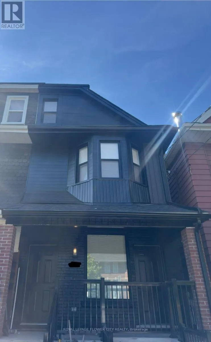 #UPPER - 414 PERTH AVENUE