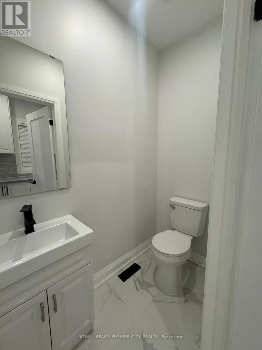 #UPPER - 414 PERTH AVENUE
