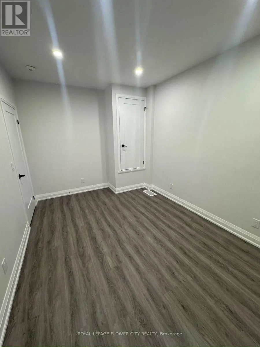 #UPPER - 414 PERTH AVENUE