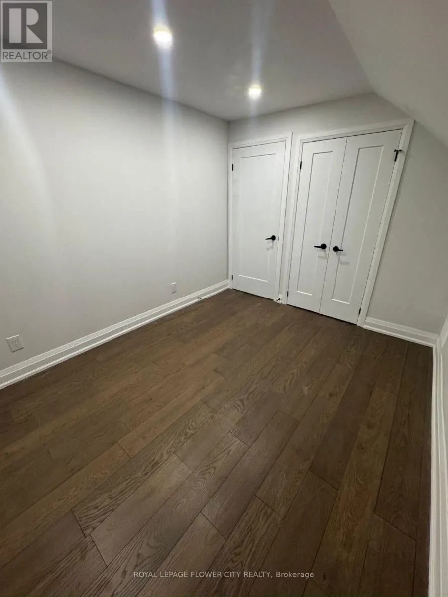 #UPPER - 414 PERTH AVENUE