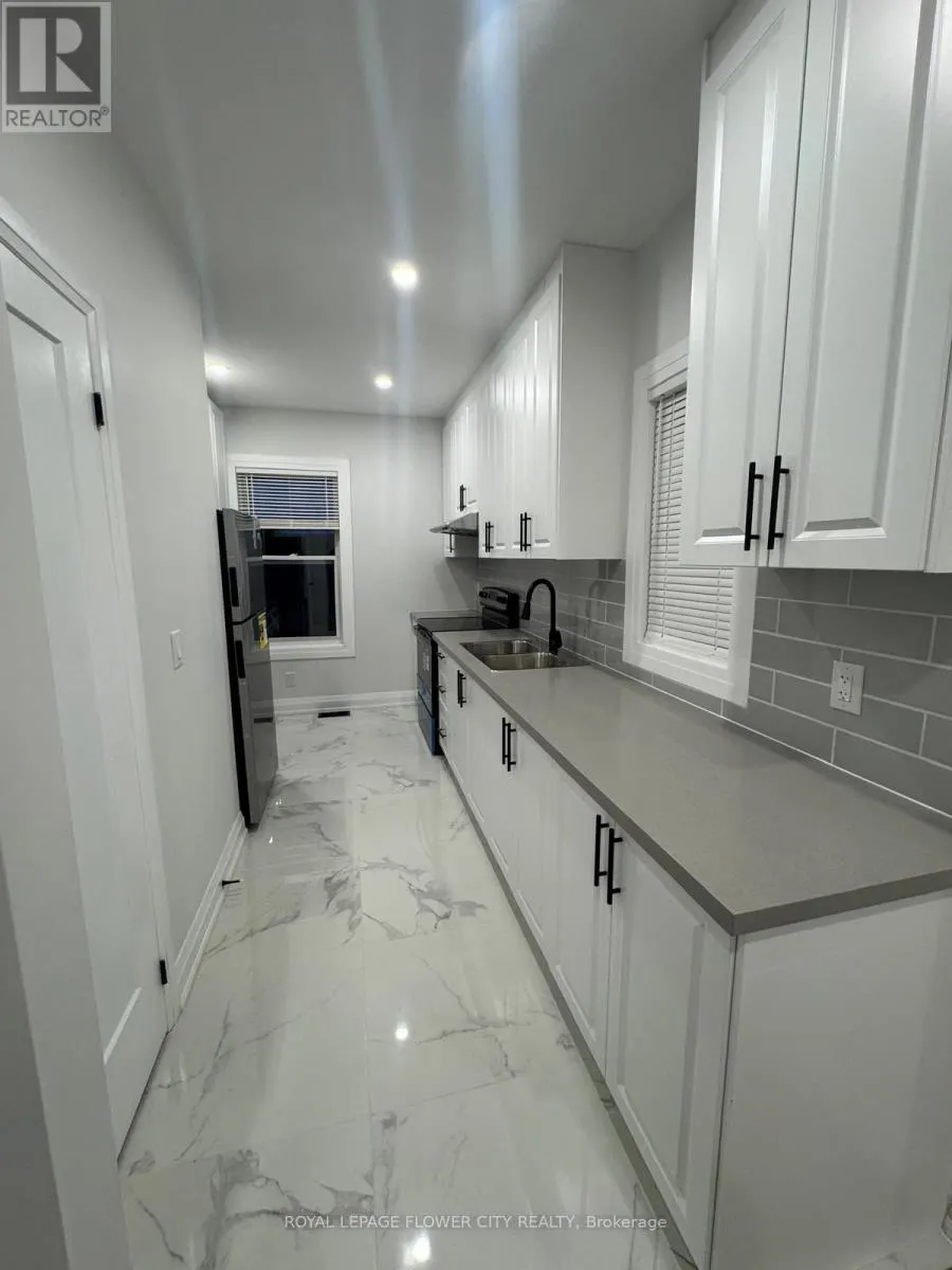 #UPPER - 414 PERTH AVENUE