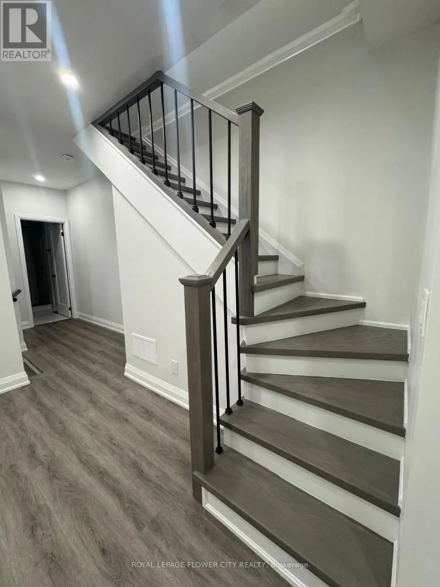 #UPPER - 414 PERTH AVENUE