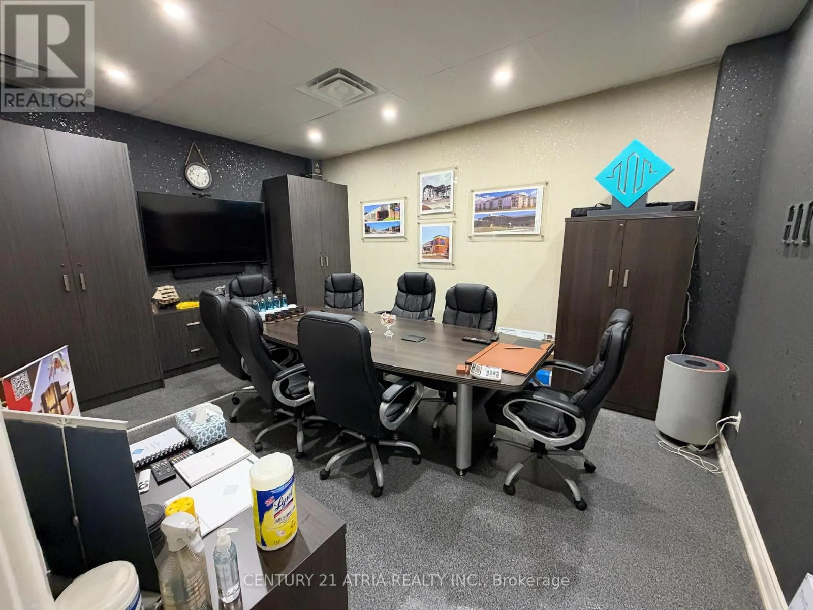 14 - 755 QUEENSWAY