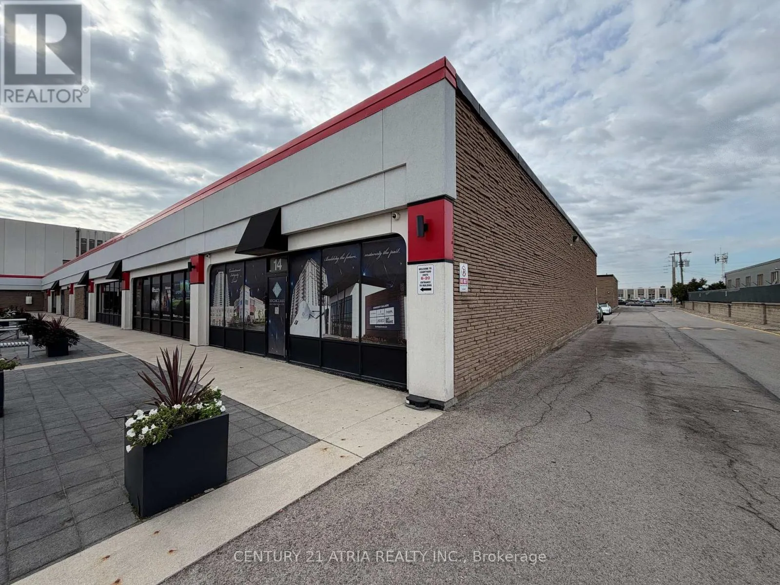14 - 755 QUEENSWAY