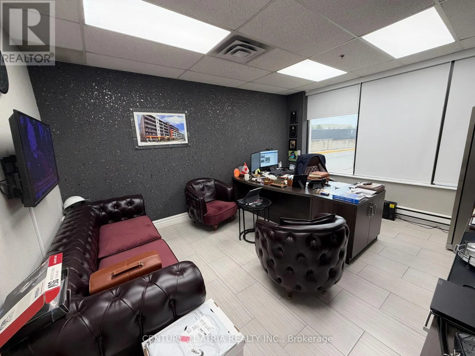 14 - 755 QUEENSWAY