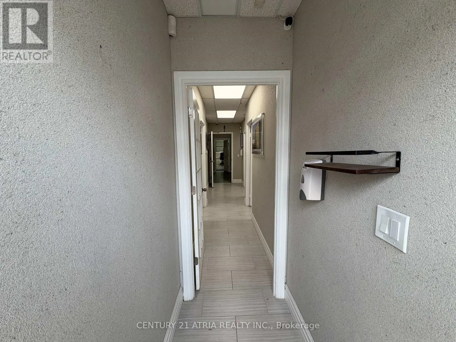 14 - 755 QUEENSWAY