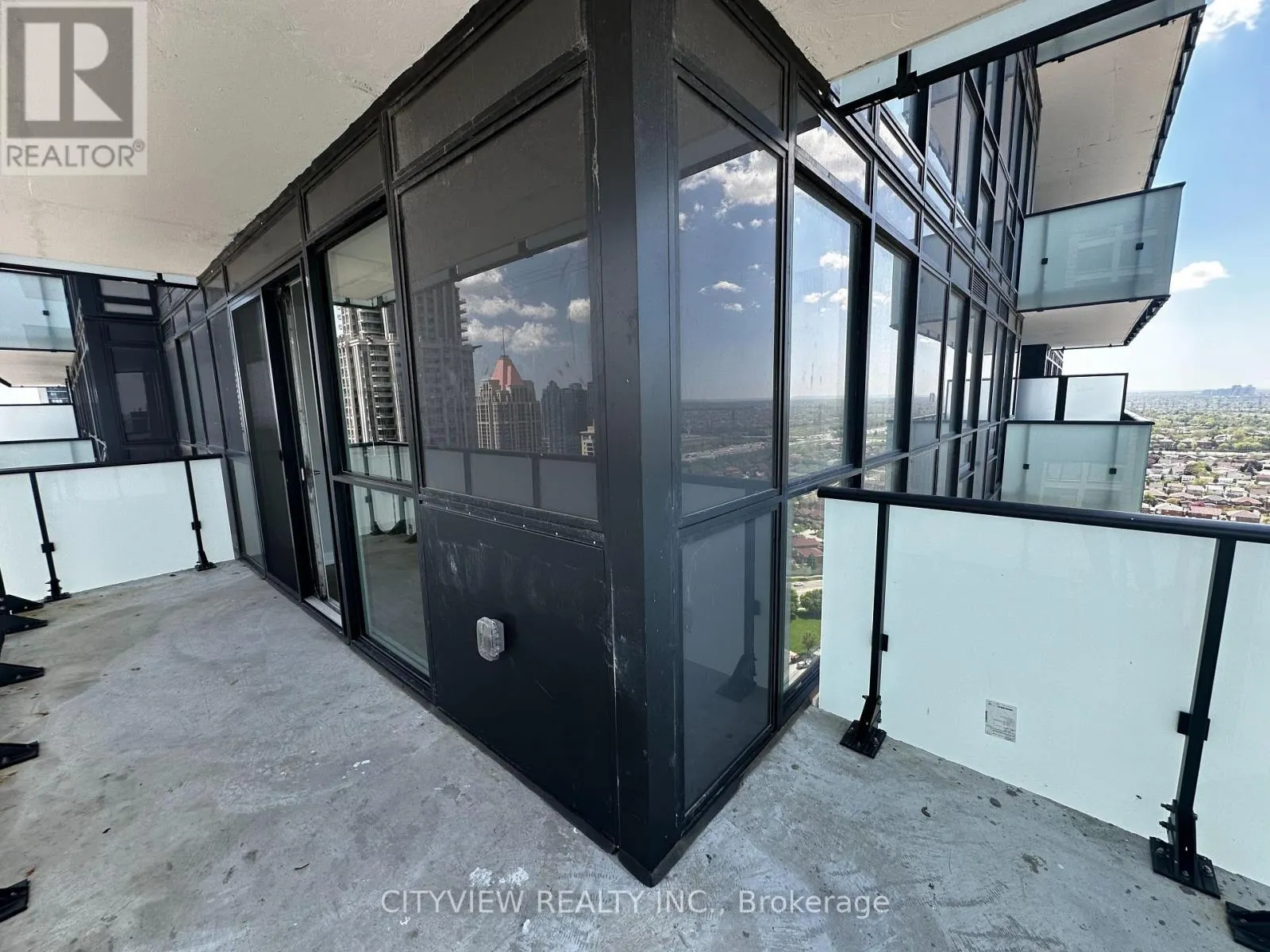 2411 - 430 SQUARE ONE DRIVE