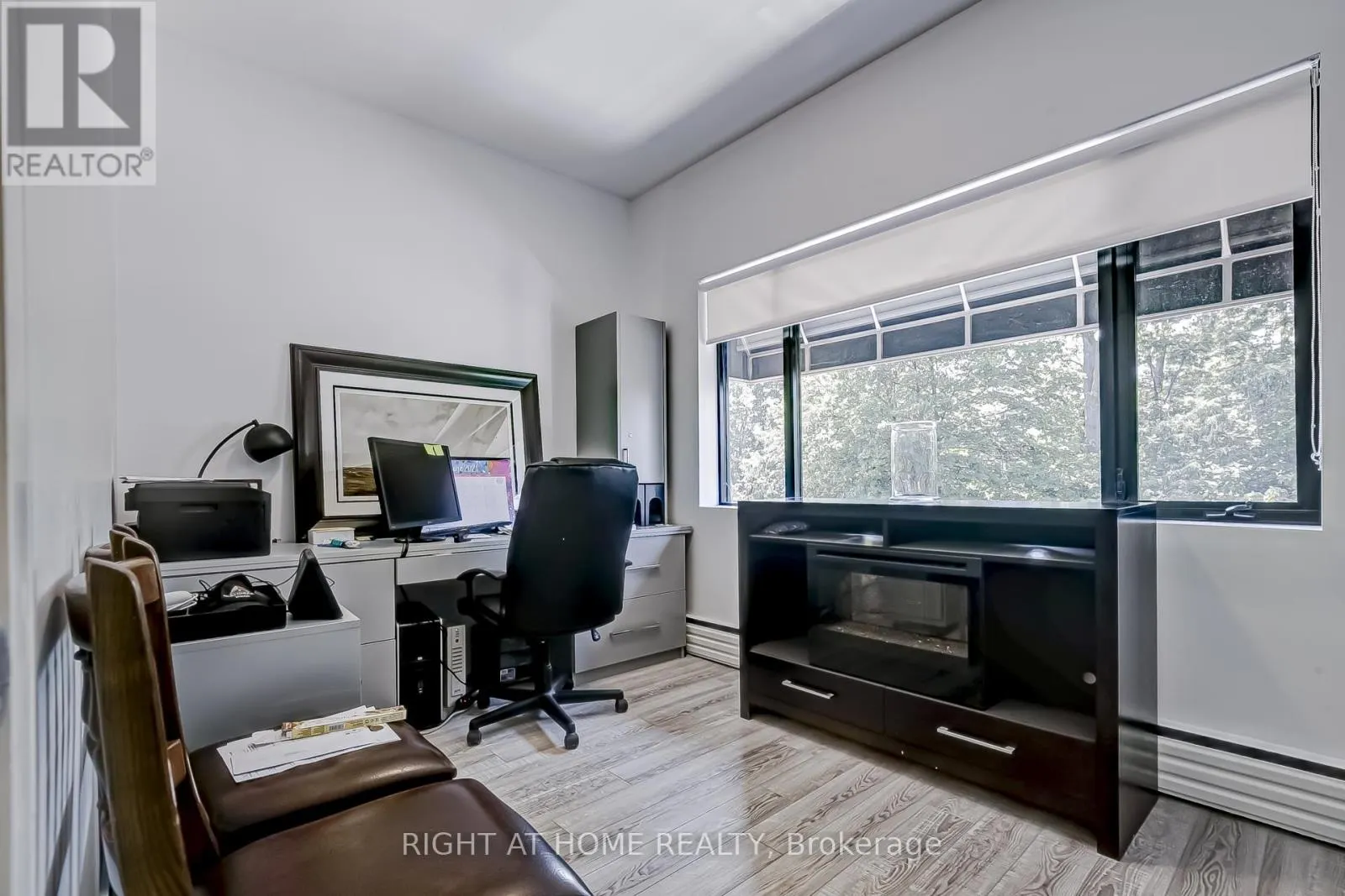 181 LAKESHORE ROAD E