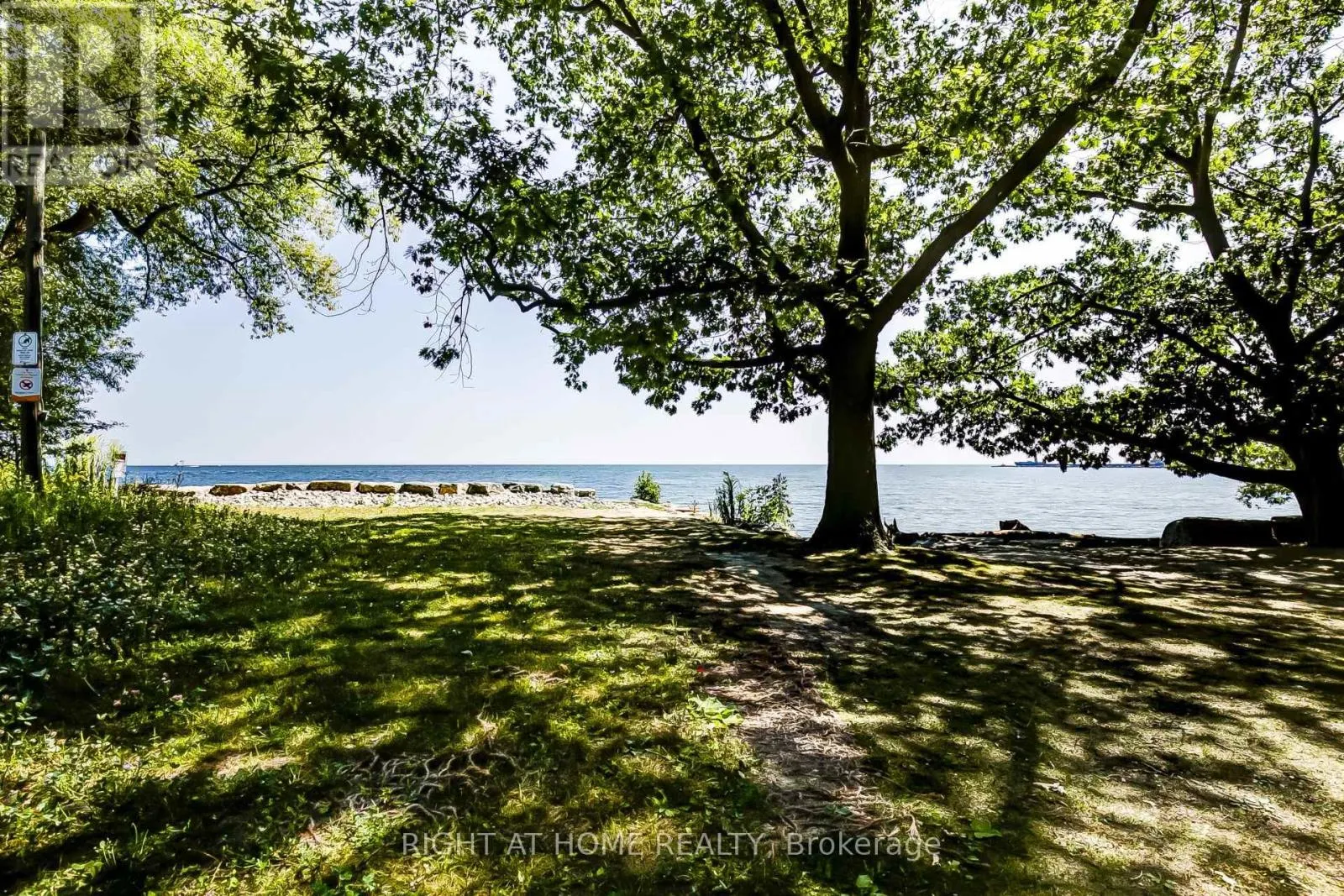181 LAKESHORE ROAD E