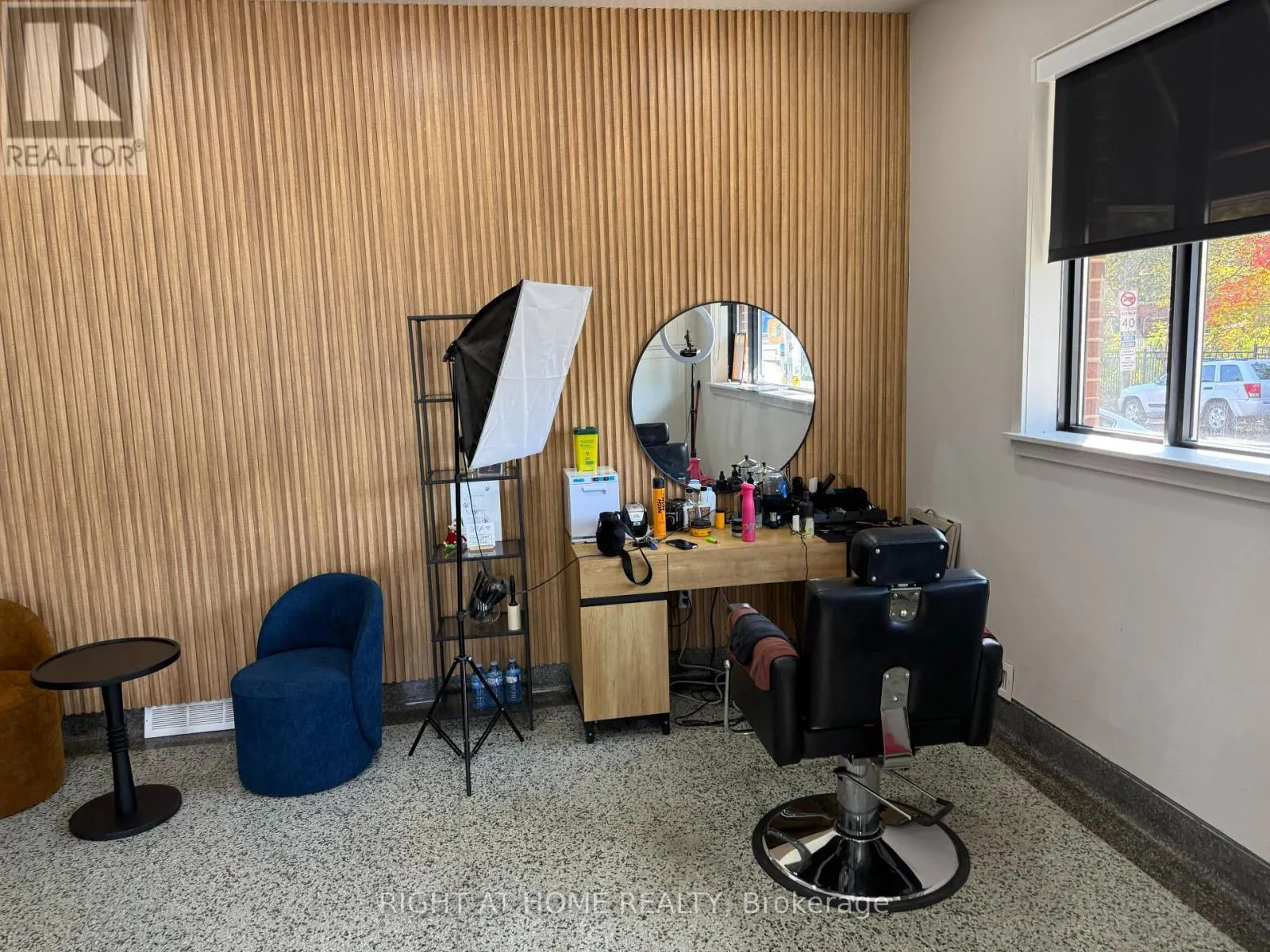 181 LAKESHORE ROAD E