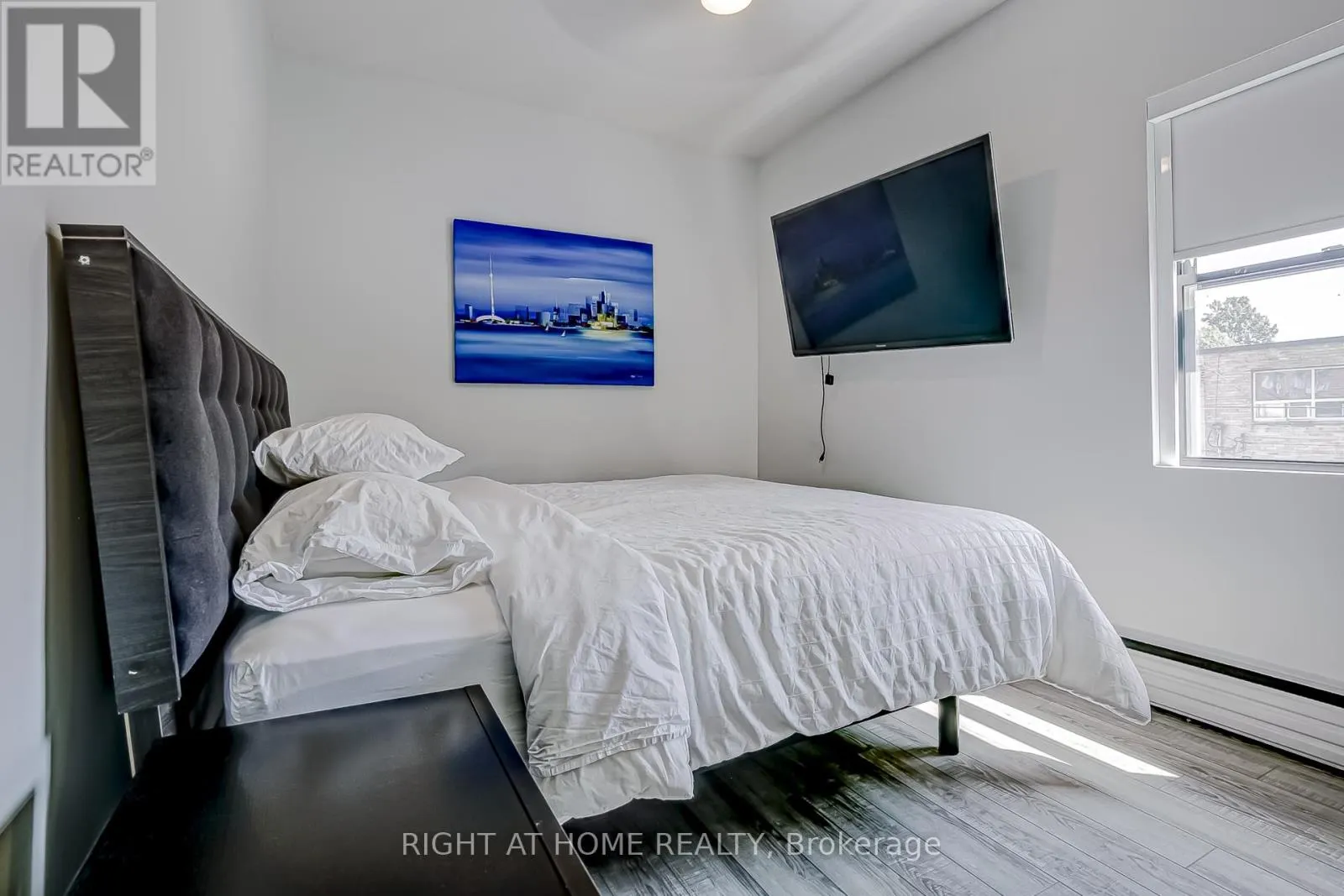 181 LAKESHORE ROAD E