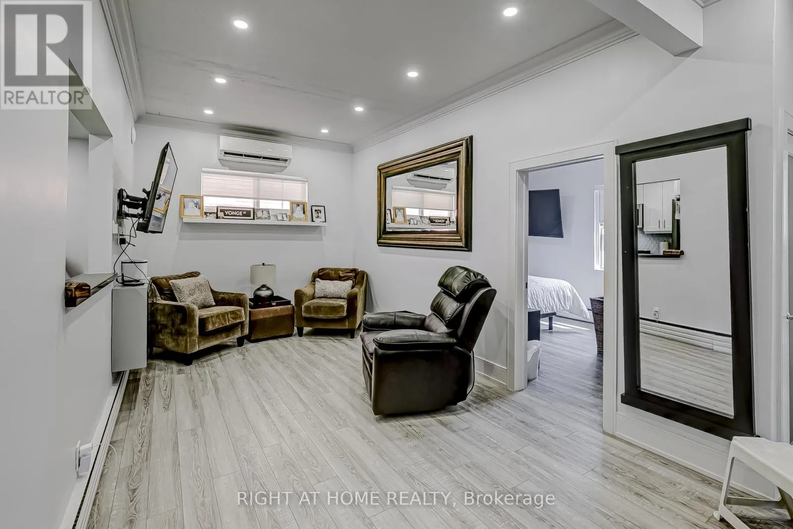 181 LAKESHORE ROAD E