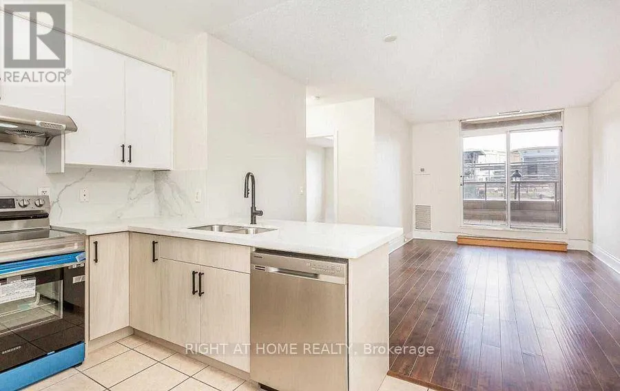 235 - 3888 DUKE OF YORK BOULEVARD