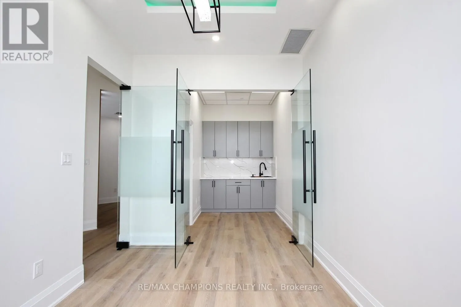 205 - 6475 MAYFIELD ROAD
