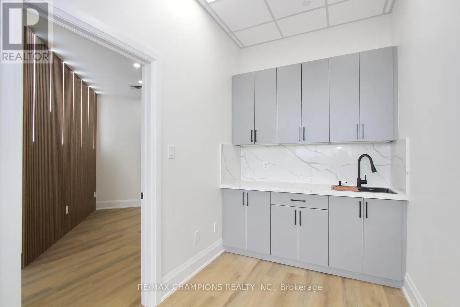 205 - 6475 MAYFIELD ROAD