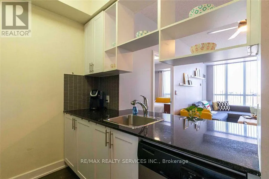 325 - 2 EVA ROAD
