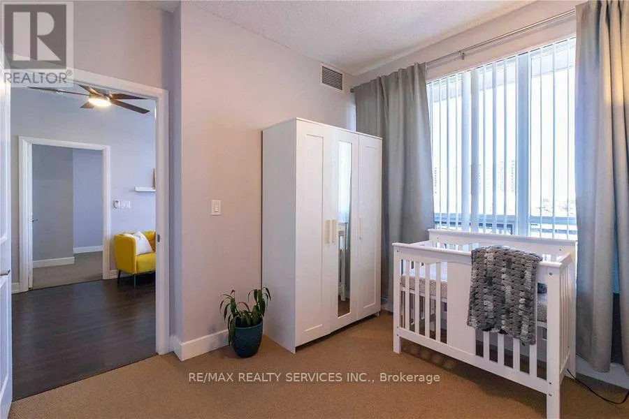 325 - 2 EVA ROAD