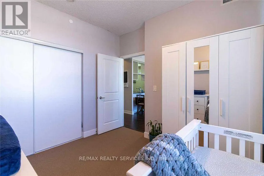 325 - 2 EVA ROAD