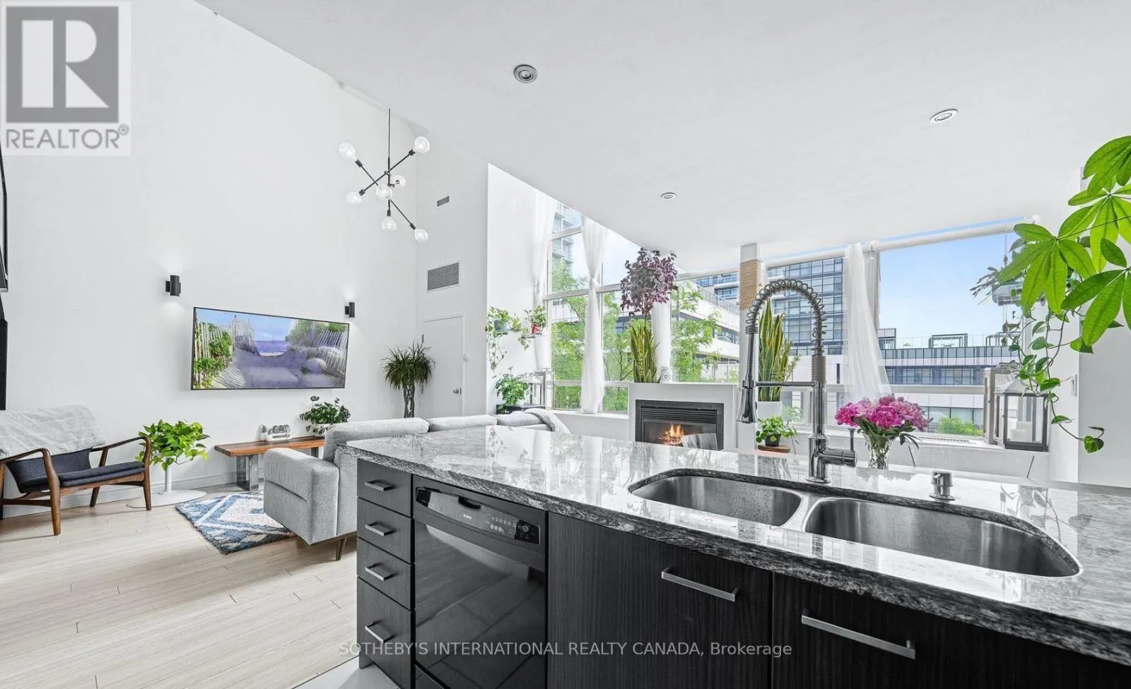 212 - 300 MANITOBA STREET