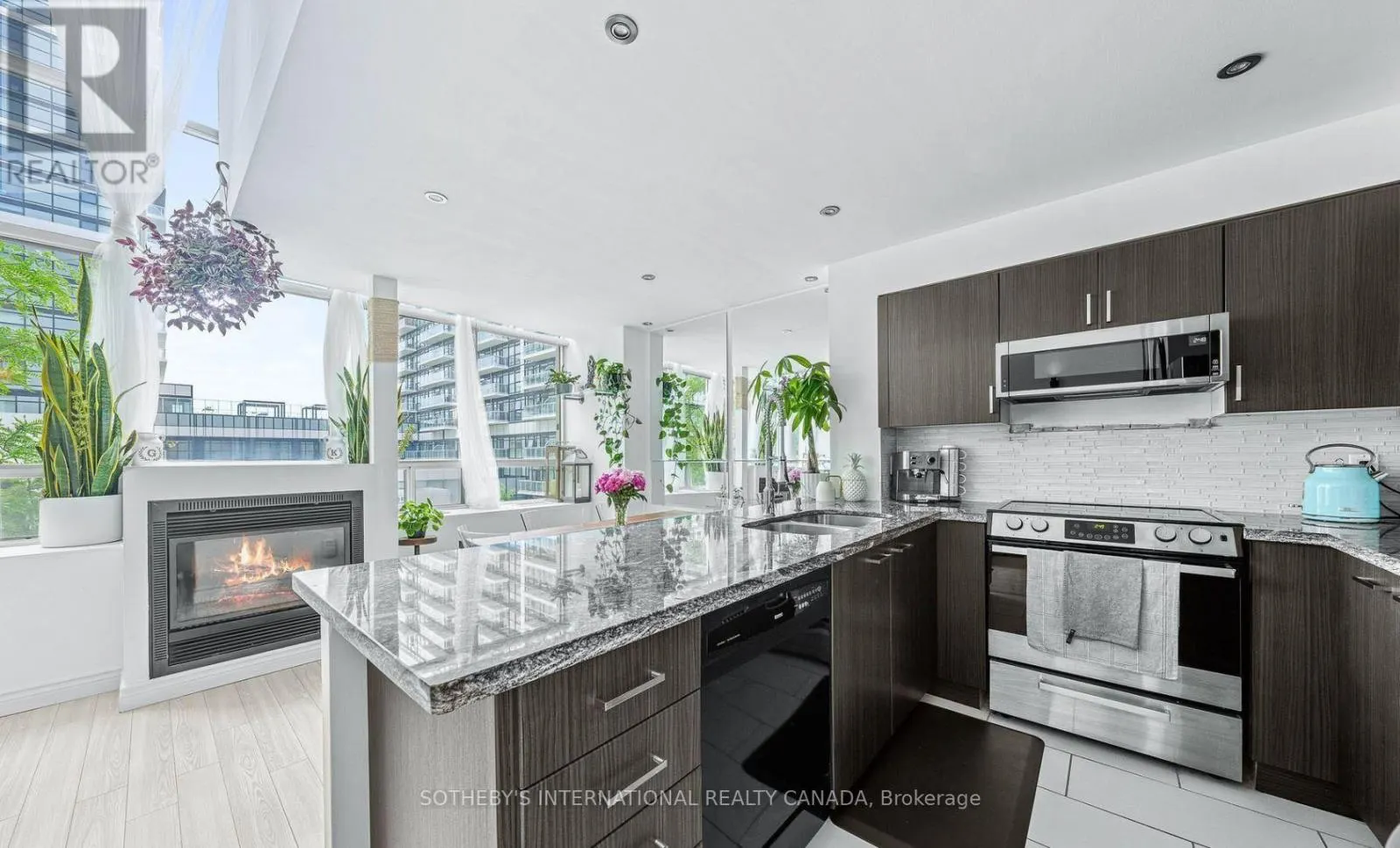 212 - 300 MANITOBA STREET
