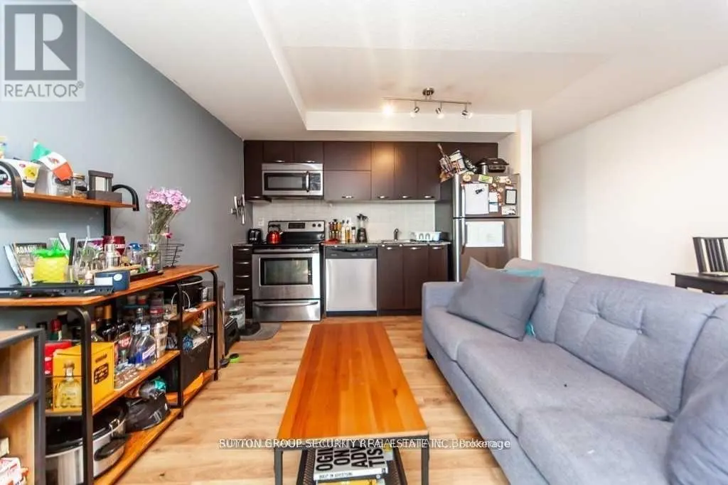 610 - 38 JOE SHUSTER WAY