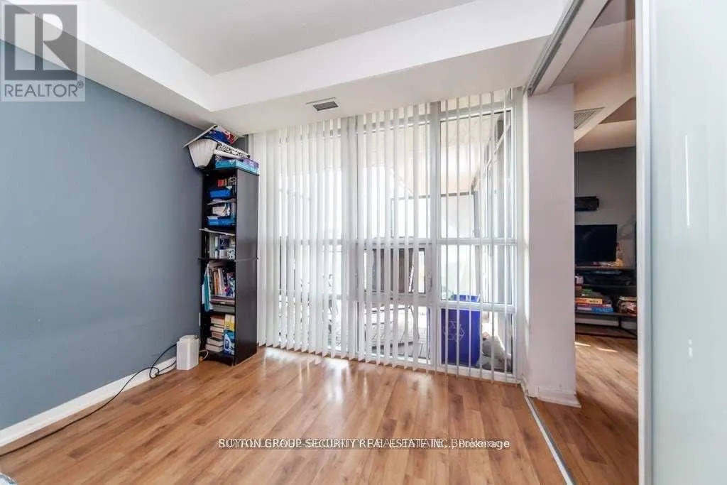 610 - 38 JOE SHUSTER WAY