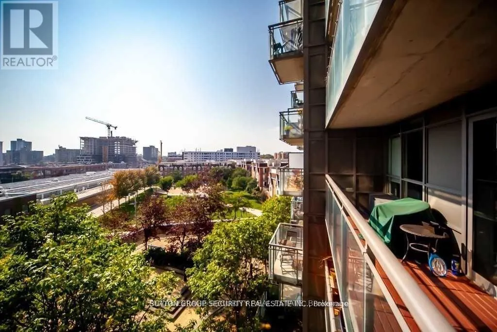 610 - 38 JOE SHUSTER WAY