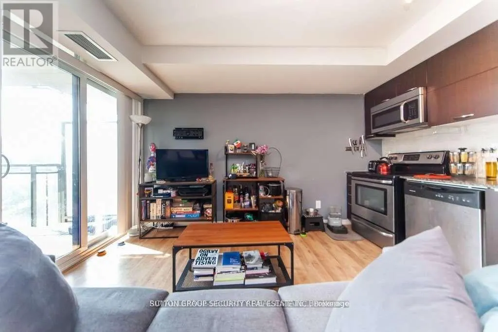 610 - 38 JOE SHUSTER WAY