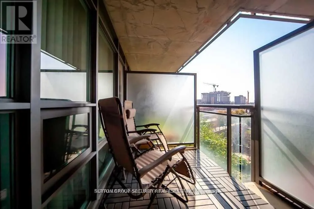 610 - 38 JOE SHUSTER WAY