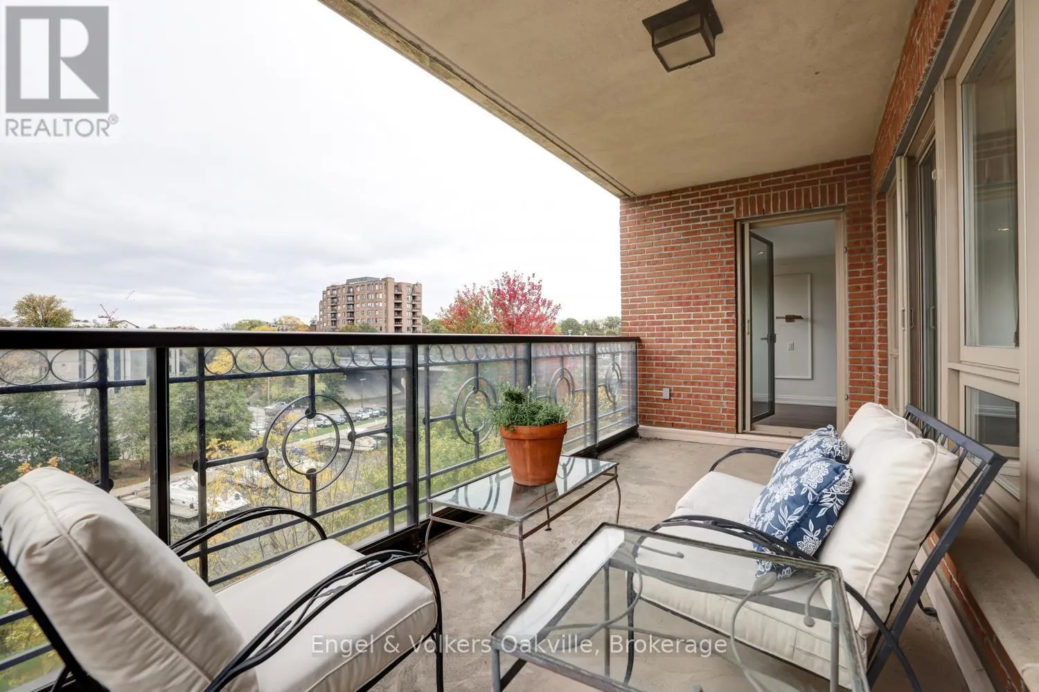 305 - 111 FORSYTHE STREET #305