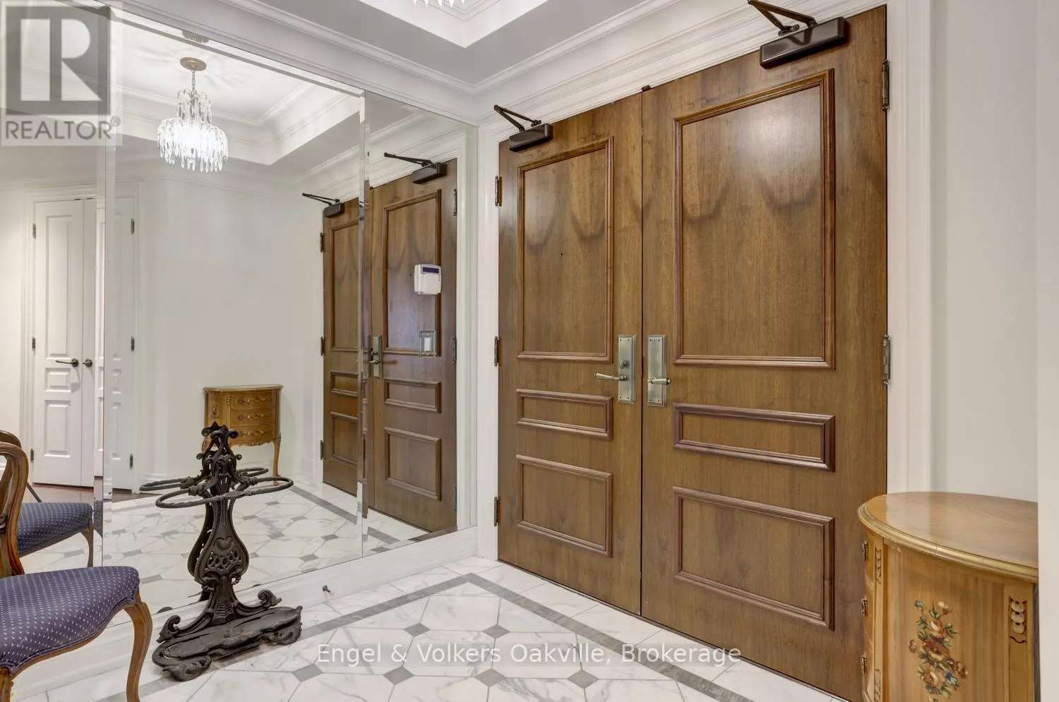 305 - 111 FORSYTHE STREET #305