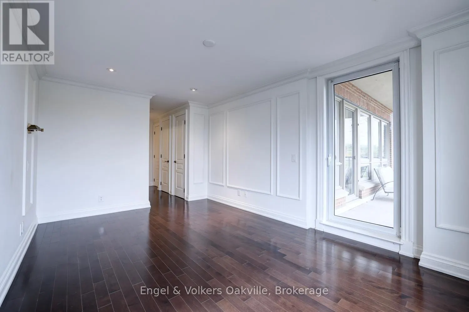 305 - 111 FORSYTHE STREET #305