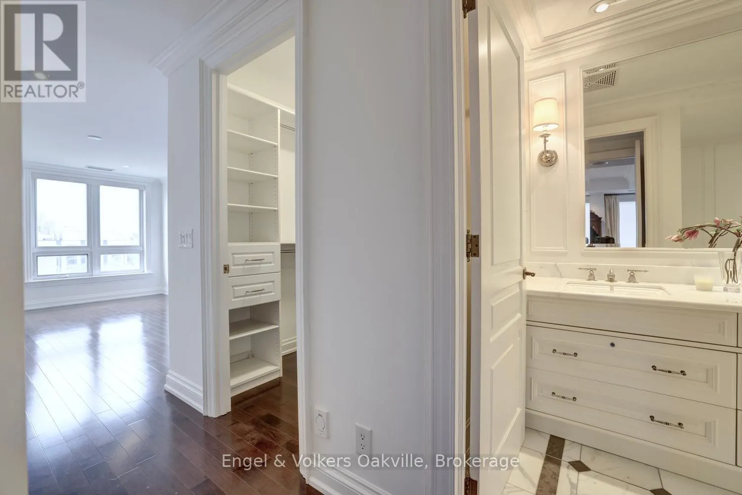 305 - 111 FORSYTHE STREET #305
