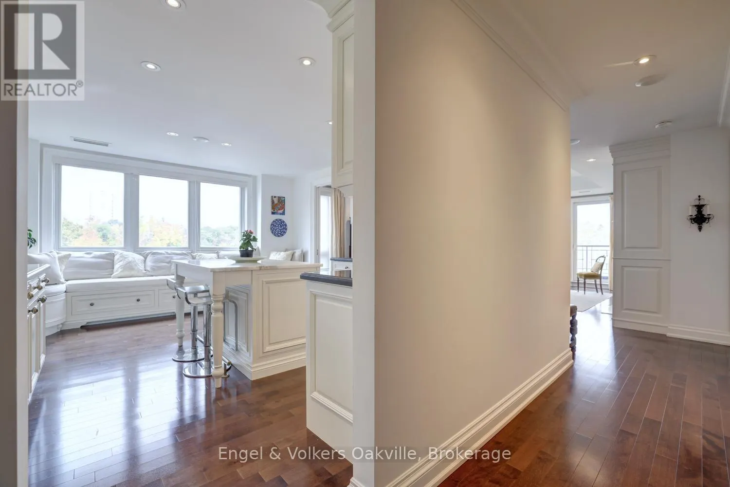 305 - 111 FORSYTHE STREET #305
