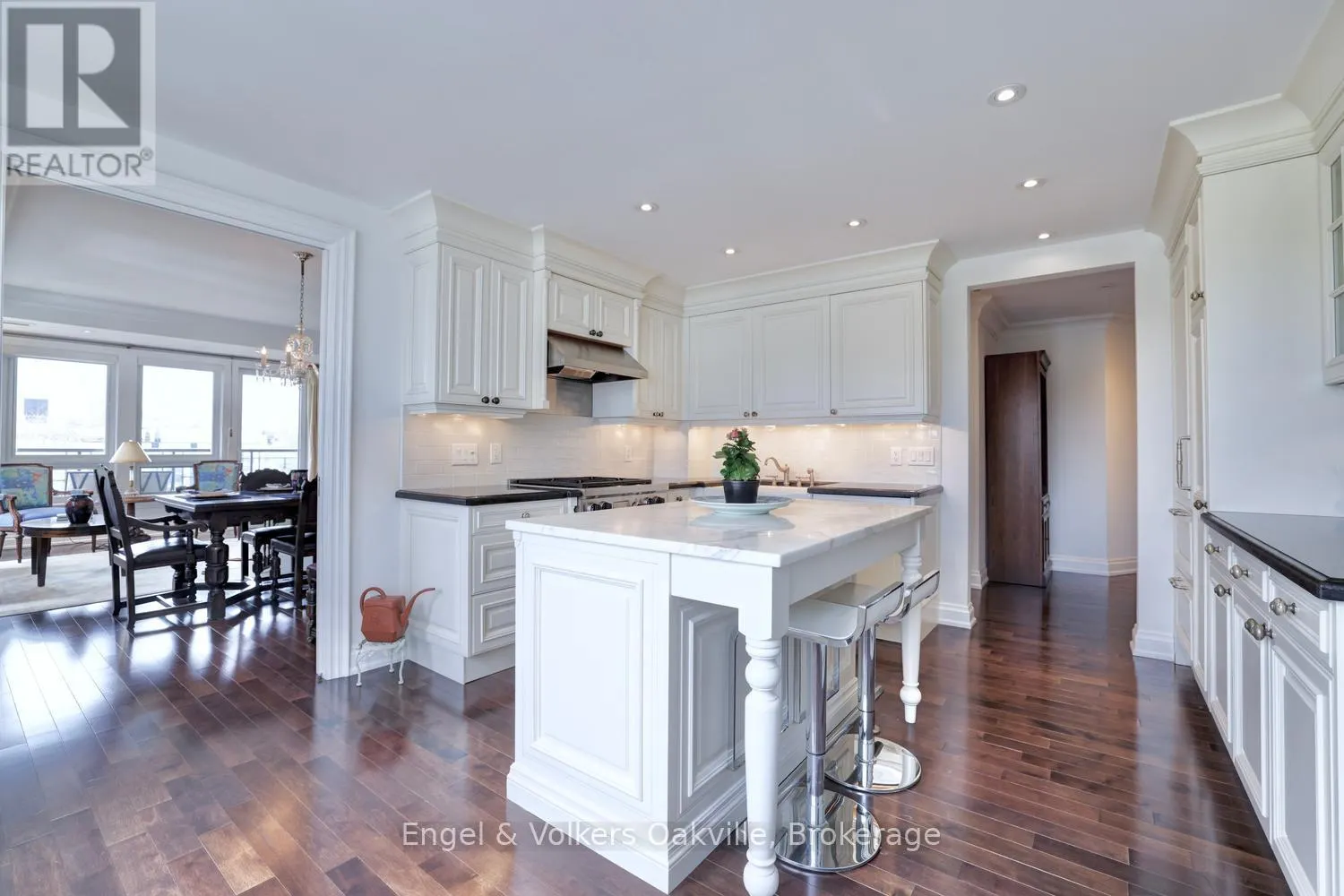 305 - 111 FORSYTHE STREET #305