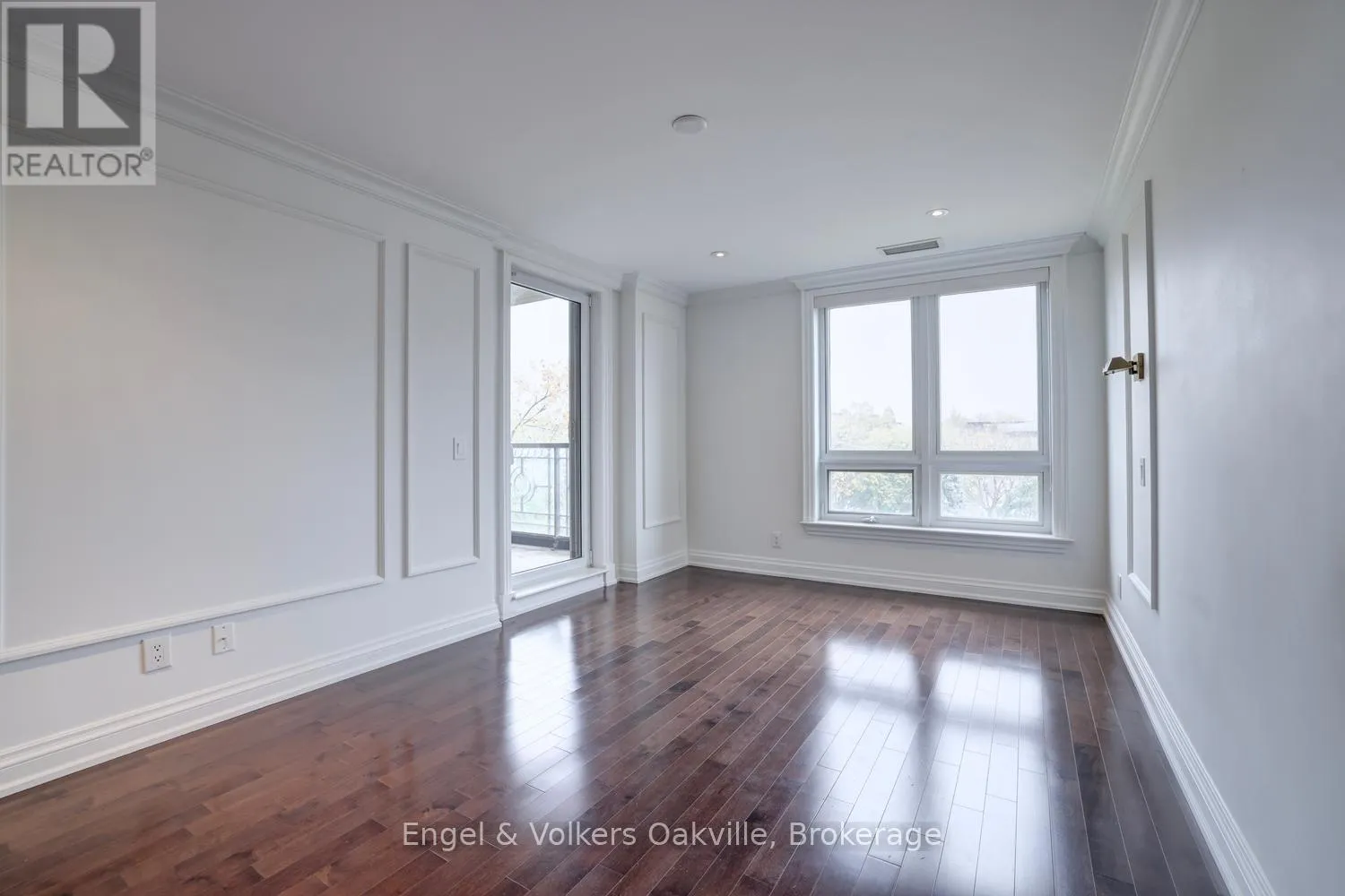 305 - 111 FORSYTHE STREET #305