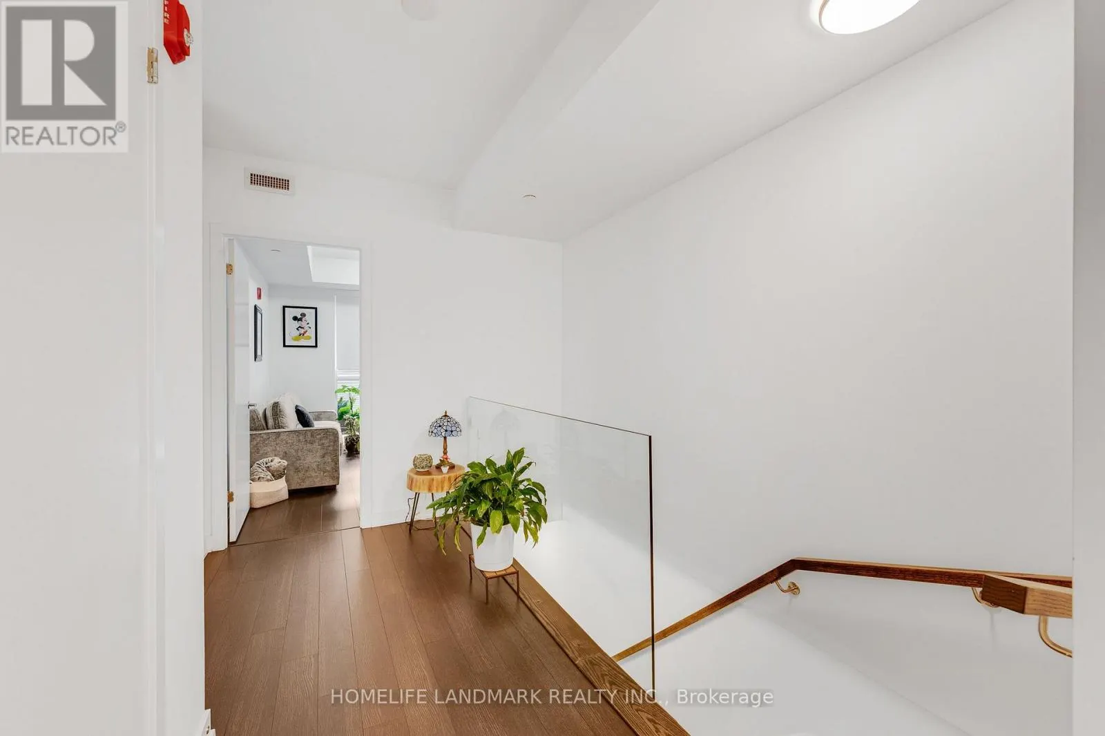 B213 - 5240 DUNDAS STREET