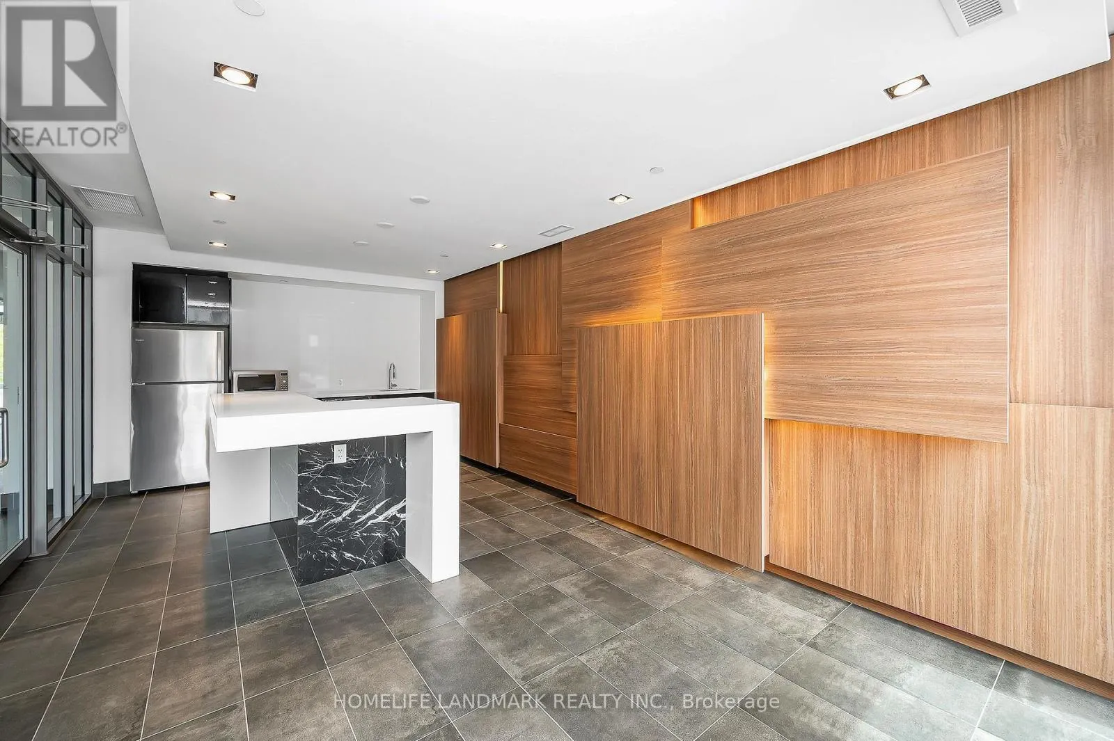 B213 - 5240 DUNDAS STREET