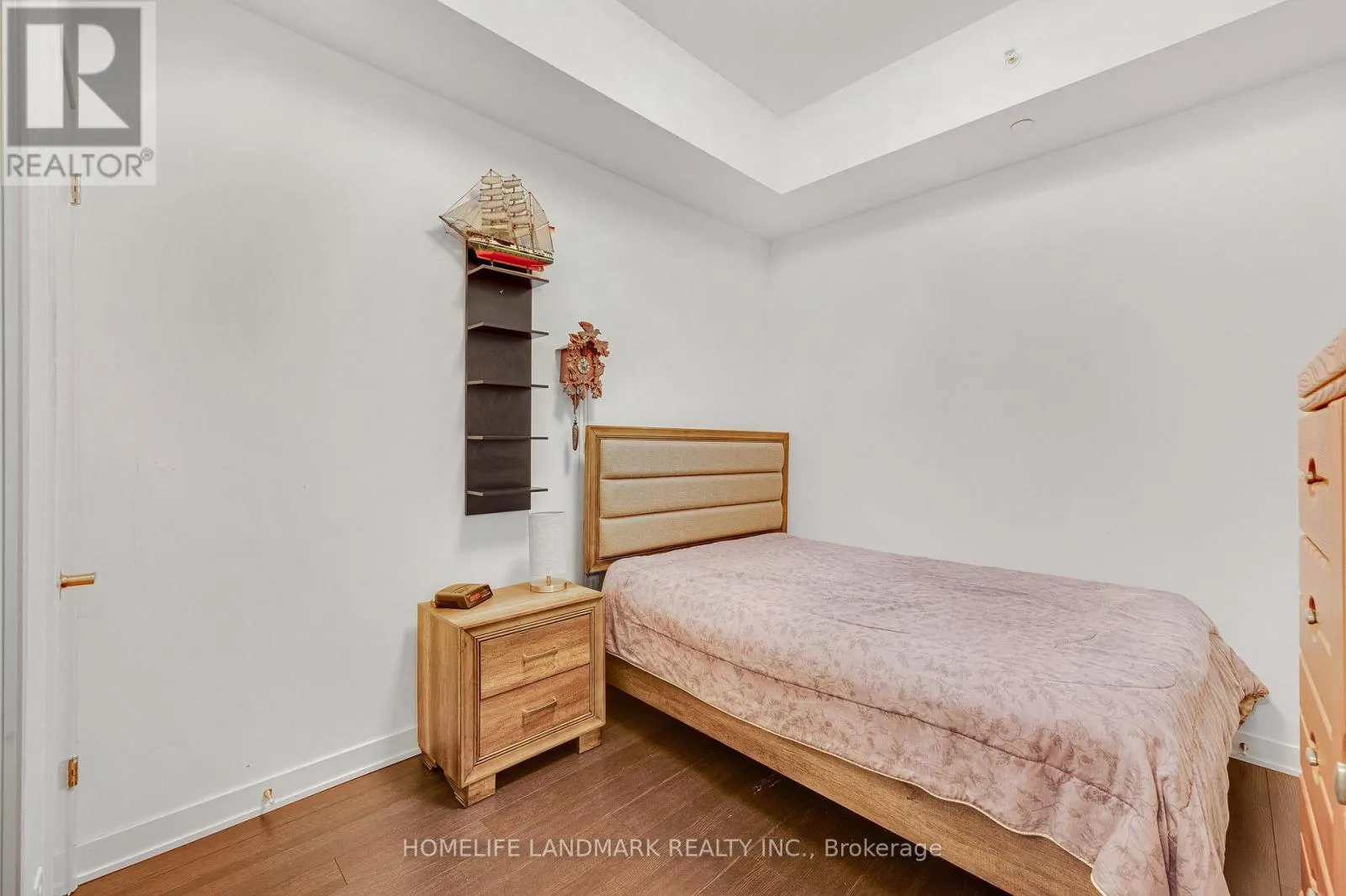 B213 - 5240 DUNDAS STREET