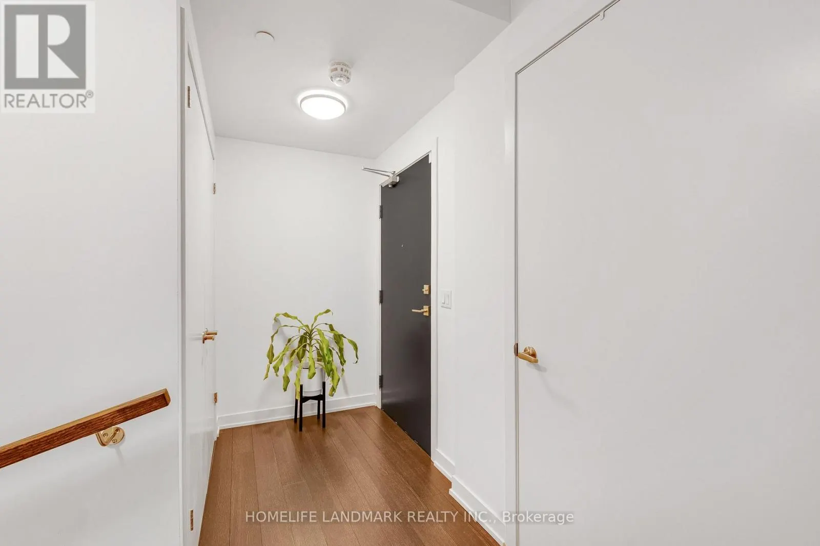 B213 - 5240 DUNDAS STREET