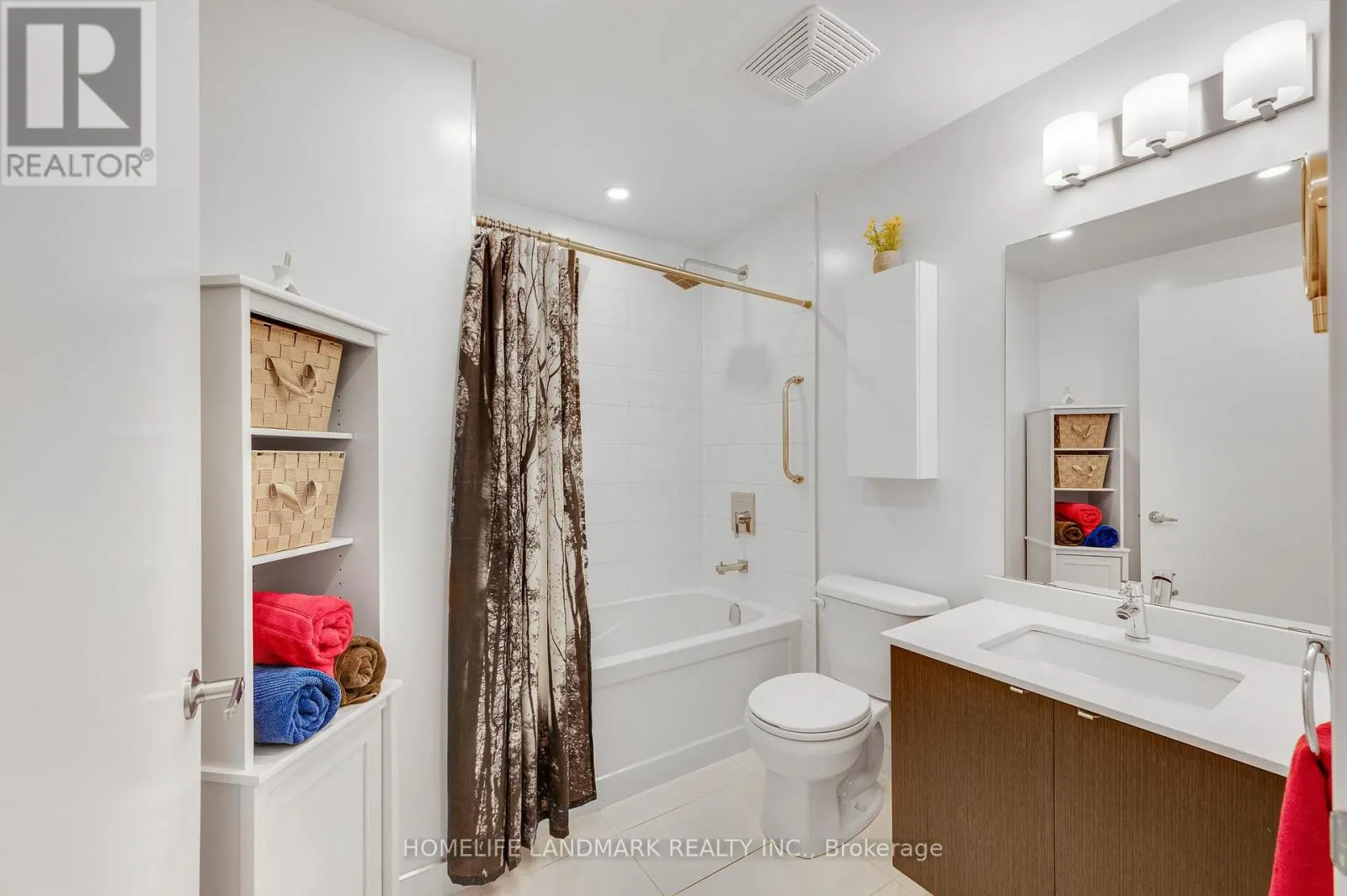 B213 - 5240 DUNDAS STREET