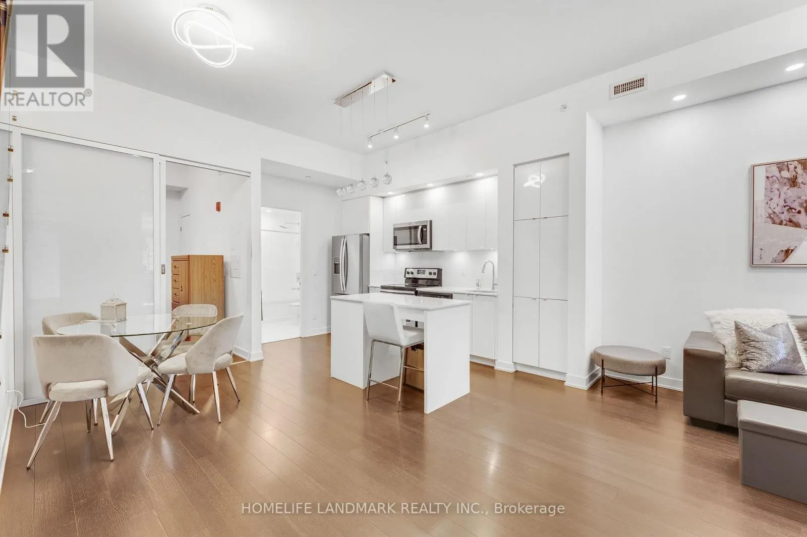 B213 - 5240 DUNDAS STREET