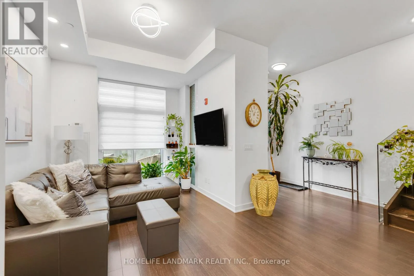 B213 - 5240 DUNDAS STREET